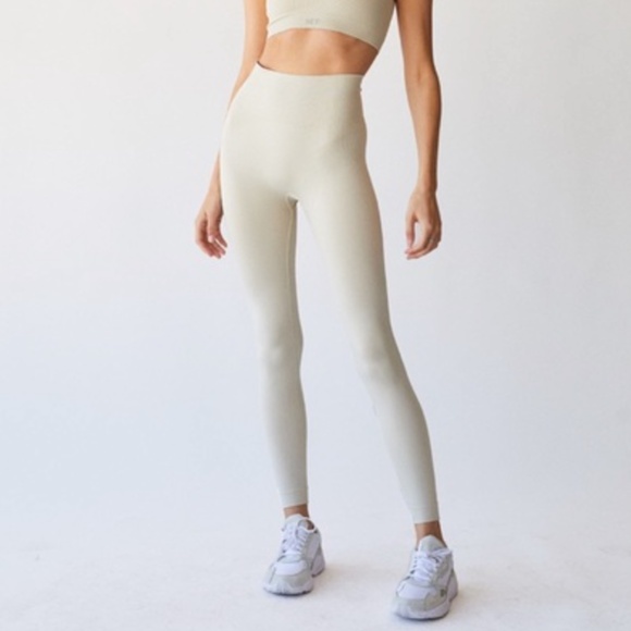 SET Active Pants - Set Active Los Angeles Sculptflex Legging Oat Milk Women’s Size Small